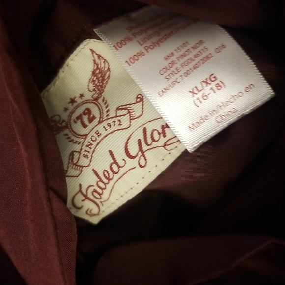 Burgundy jacket. Fits size medium - Picture 6 of 7